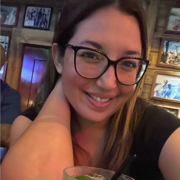 Meet your Posher, America🎉 - Picture 2 of 4